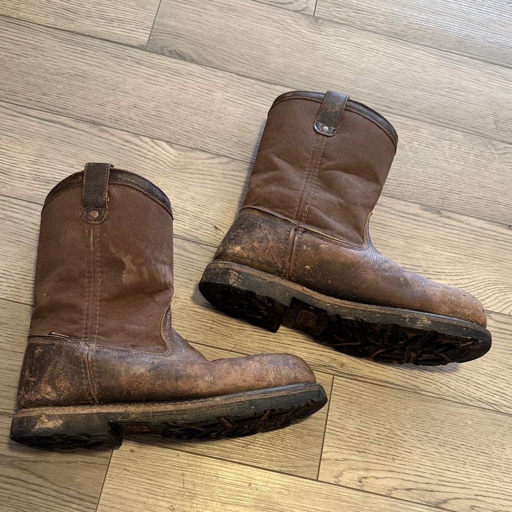 Men size 11 Work Boots in used condition they do show wear - Picture 4 of 6